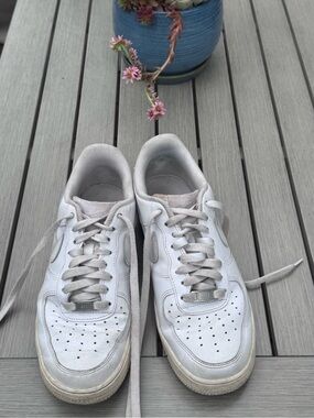 Nike AFI Low-Top Sneakers